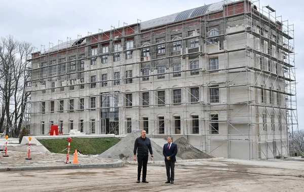 Prezident Şuşada inzibati binanın əsaslı təmiri və konfrans zalının tikintisi ilə tanış olub - FOTO