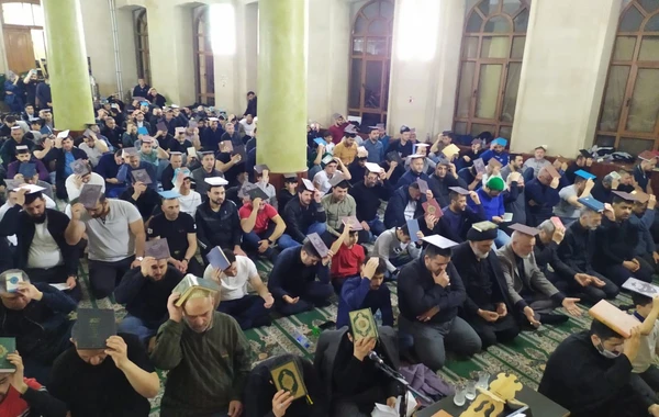 Bakıda Qədr gecəsindən FOTOREPORTAJ