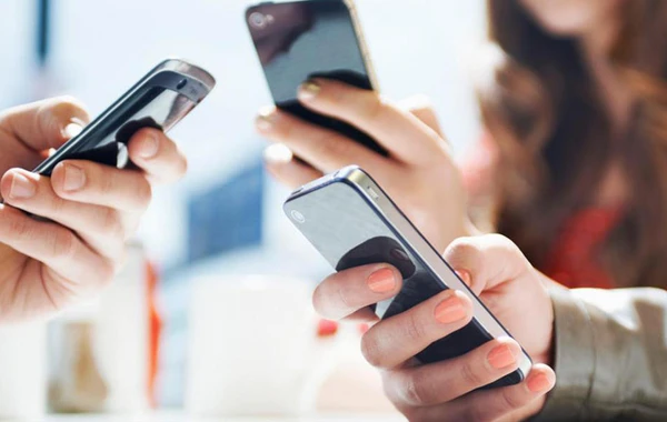 Telefon söndürüldükdə də radiasiya yayır?