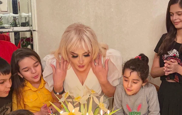 Məleykə Əsədova 56 yaşını evində qeyd etdi - FOTO