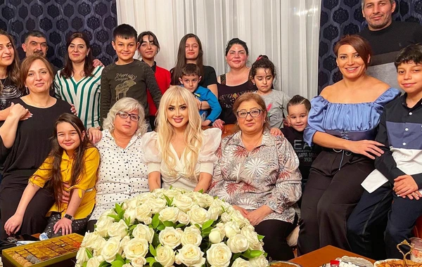 Məleykə Əsədova 56 yaşını evində qeyd etdi - FOTO