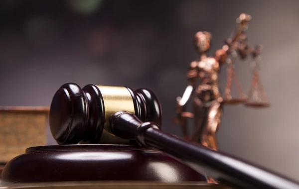 İş yoldaşını döydürən nazirliyin sabiq əməkdaşına HÖKM OXUNDU