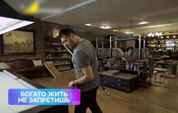 Спа-зона с бассейном, хамам, бильярдная и лифт: экскурсия по изящному особняку Эмина - ВИДЕО