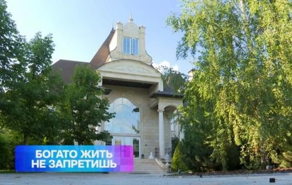 Спа-зона с бассейном, хамам, бильярдная и лифт: экскурсия по изящному особняку Эмина - ВИДЕО