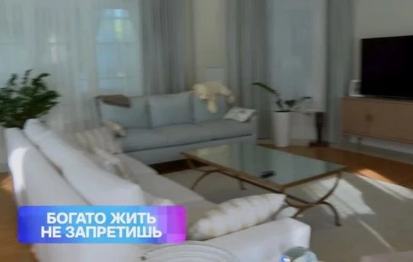 Спа-зона с бассейном, хамам, бильярдная и лифт: экскурсия по изящному особняку Эмина - ВИДЕО