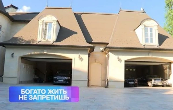 Спа-зона с бассейном, хамам, бильярдная и лифт: экскурсия по изящному особняку Эмина - ВИДЕО