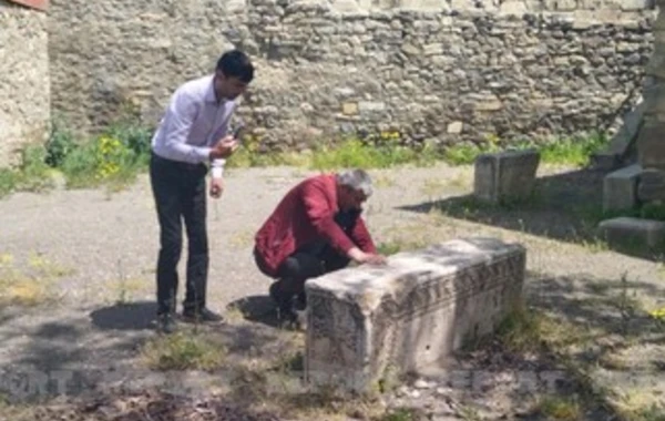 Hadrutdakı İoan məbədində ermənilərin dağıdıb gizlətdiyi qədim qəbir daşları aşkarlandı - FOTO