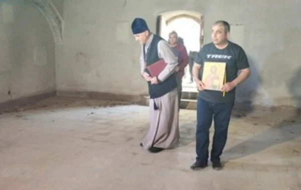 Hadrutdakı İoan məbədində ermənilərin dağıdıb gizlətdiyi qədim qəbir daşları aşkarlandı - FOTO