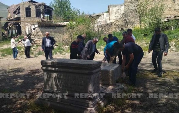 В Гадруте обнаружены разрушенные и спрятанные армянами древние надгробия - ФОТО