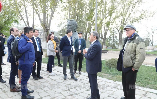 Beynəlxalq beyin mərkəzlərinin nümayəndələri Şuşanın görməli yerləri ilə tanış olublar