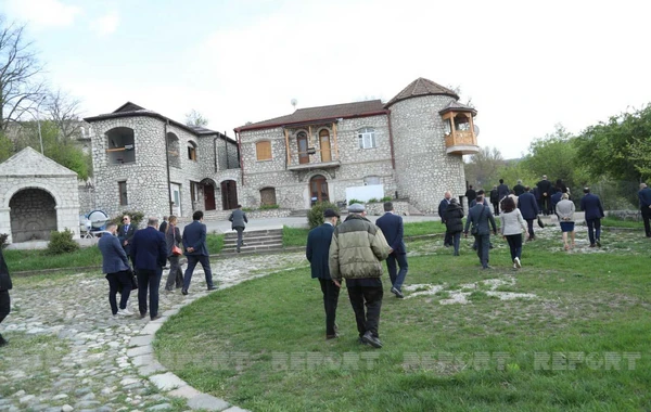 Beynəlxalq beyin mərkəzlərinin nümayəndələri Şuşanın görməli yerləri ilə tanış olublar