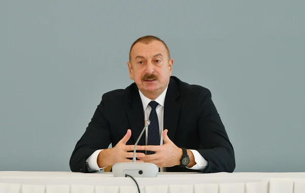 Ильхам Алиев провел встречу с участниками международной конференции в Баку - ВИДЕО