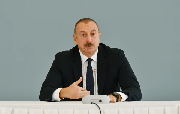 Ильхам Алиев провел встречу с участниками международной конференции в Баку - ВИДЕО