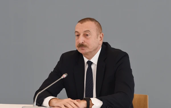 Ильхам Алиев провел встречу с участниками международной конференции в Баку - ВИДЕО