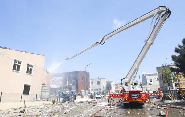 İstanbulda fabrik partladı - 3 nəfər öldü, 9 nəfər yaralandı - FOTO/VİDEO