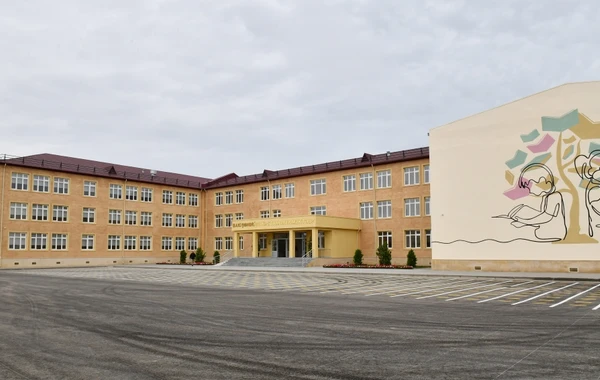 İlham Əliyev və Mehriban Əliyeva Sabunçuda məktəbin açılışında iştirak ediblər - YENİLƏNİB - FOTO