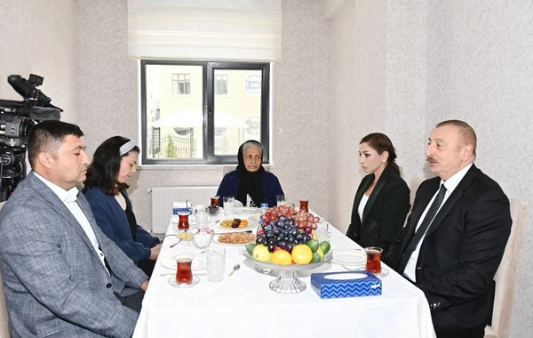 Prezident İlham Əliyev və Birinci xanım Mehriban Əliyeva şəhid Mahir Məmmədovun ailəsinin qonağı olublar - FOTO
