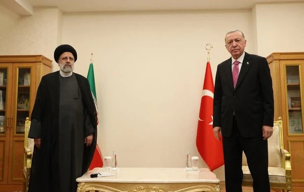 Ərdoğan Rəisi ilə bayramlaşdı