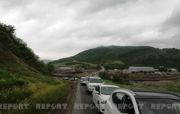 Ağsu aşırımında qəza tıxac yaradıb - FOTO