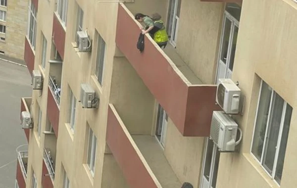 Xumarı təmizlikçi qadın da xilas etmək istəyirmiş... - FOTO/VİDEO