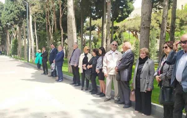 Fikrət Qocanın qəbirüstü abidəsinin açılışı olub - FOTO