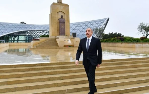 Prezident faşizm üzərində Qələbə uğrunda həlak olan Azərbaycan övladlarının xatirəsini ehtiramla anıb