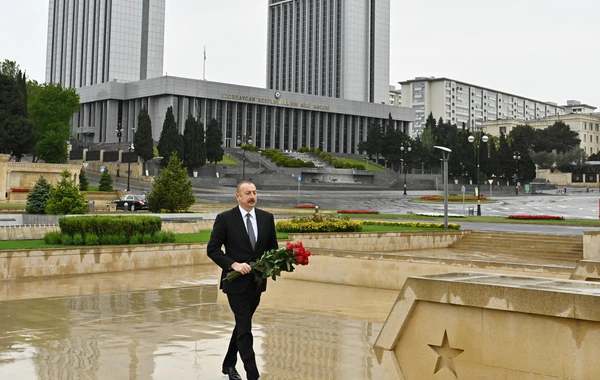 Prezident faşizm üzərində Qələbə uğrunda həlak olan Azərbaycan övladlarının xatirəsini ehtiramla anıb