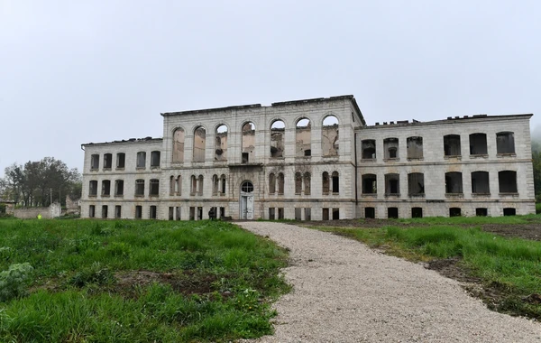 Ильхам Алиев и Мехрибан Алиева посетили город Шушу - ФОТО