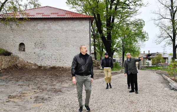 Ильхам Алиев и Мехрибан Алиева посетили город Шушу - ФОТО