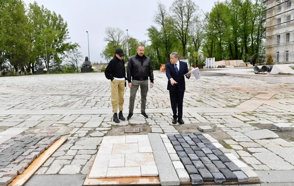 Prezident və birinci xanım Şuşadakı inzibati binada və Şirin su hamamında bərpa işləri ilə tanış olublar