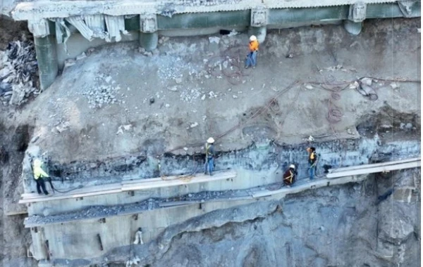 Tanınmış modellərin atasının 100 milyon dollarlıq evini dağıtdılar - FOTO