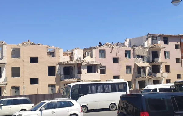 Bakının bu rayonunda binalar sökülür - FOTO