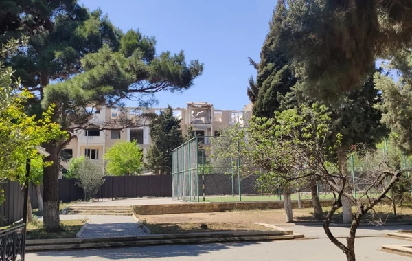 Bakının bu rayonunda binalar sökülür - FOTO