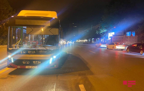 “BakuBus”un avtobusu piyadanı vurdu - FOTO/VİDEO