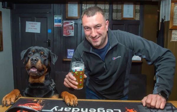 В Великобритании ротвейлер сбежал из дома, чтобы пойти в бар