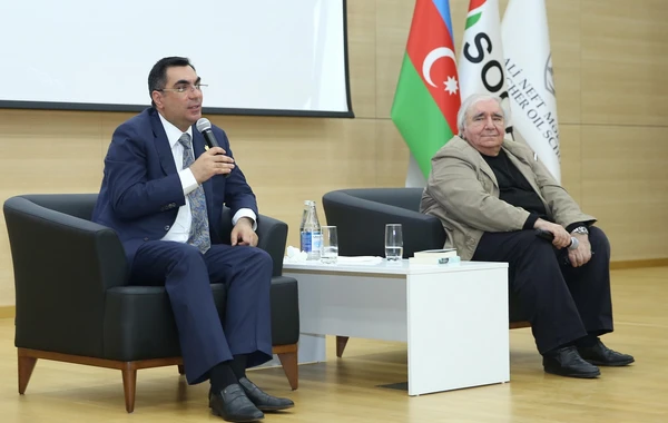 Bakı Ali Neft Məktəbində Xalq şairi Ramiz Rövşənin poeziya gecəsi - FOTO