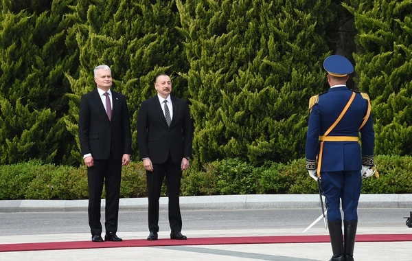 В Баку прошла церемония официальной встречи Президента Литвы - ФОТО