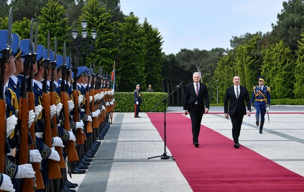 В Баку прошла церемония официальной встречи Президента Литвы - ФОТО