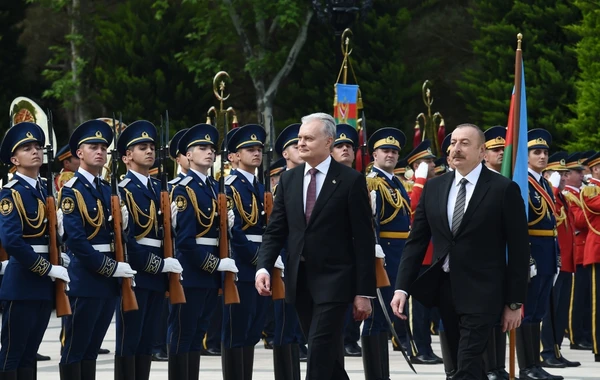 В Баку прошла церемония официальной встречи Президента Литвы - ФОТО