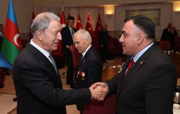 Hulusi Akar azərbaycanlı qazilərlə görüşdü - FOTO