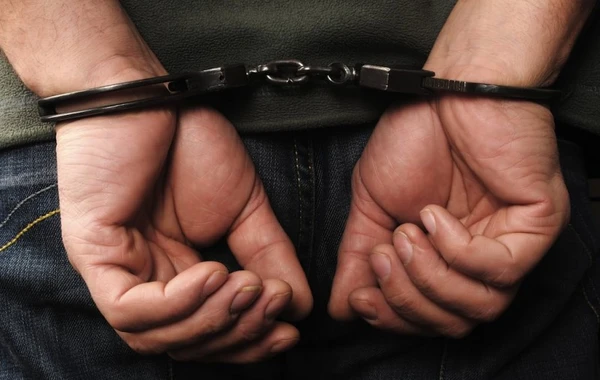 Polis borcu olan 60 nəfəri saxladı