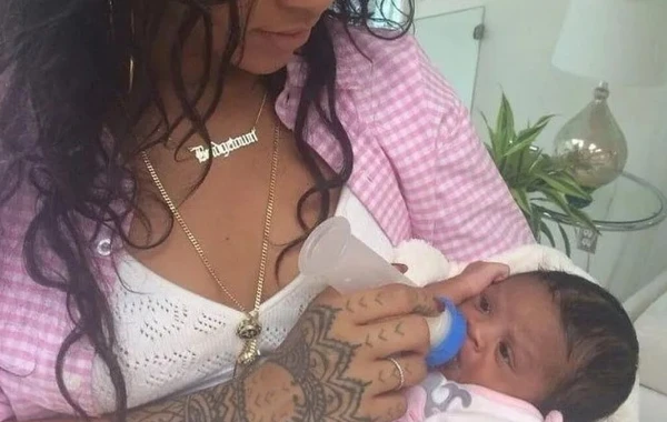 Rihanna ana oldu - FOTO