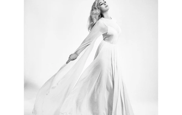 İmicini dəyişən cazibədar Monika Belluççidən YENİ FOTOSESSİYA