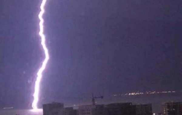 Bakıda maraqlı təbiət hadisəsi kameraya düşüb - FOTO/VİDEO