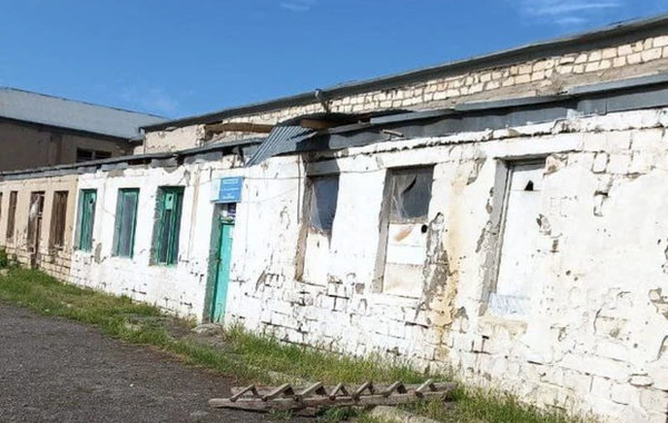 В Барде ветер снес крышу школы, находящейся в аварийном состоянии - ФОТО