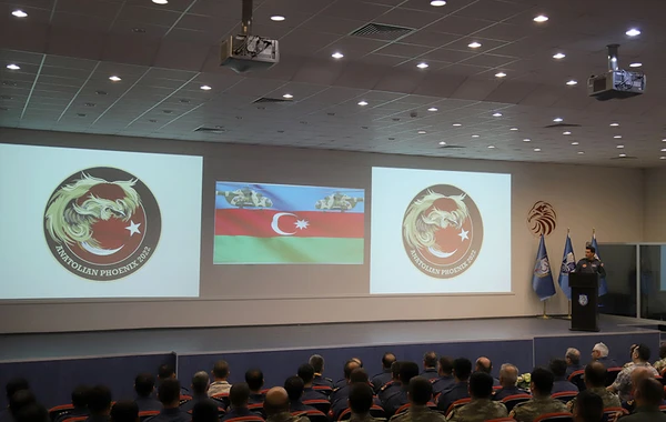 Azərbaycan hərbi pilotları beynəlxalq təlimdə tapşırıqları icra edib - VİDEO