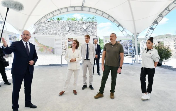 Prezident və xanımına Zəngilan şəhərinin Baş planı təqdim olundu - FOTO