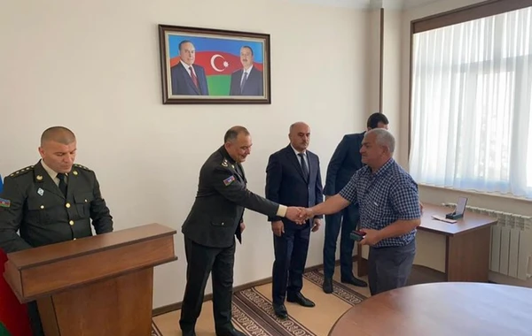 Şəhid ailələri və qazilərə medal və vəsiqələr təqdim olunub - FOTO