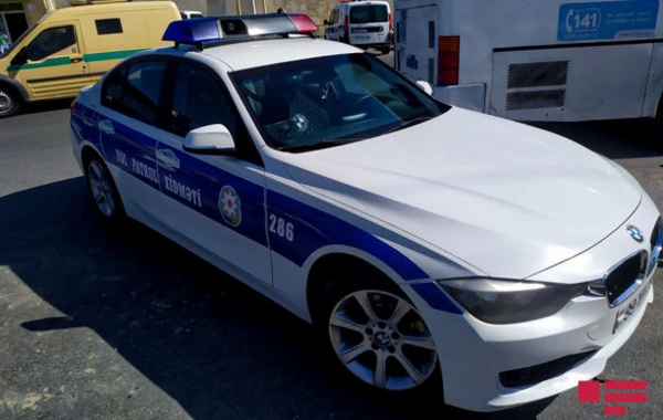 Bakıda avtobus BMW ilə toqquşub, xəsarət alanlar var - FOTO