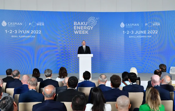 Ильхам Алиев принял участие в 27-й Международной выставке "Нефть и газ Каспия" - ФОТО